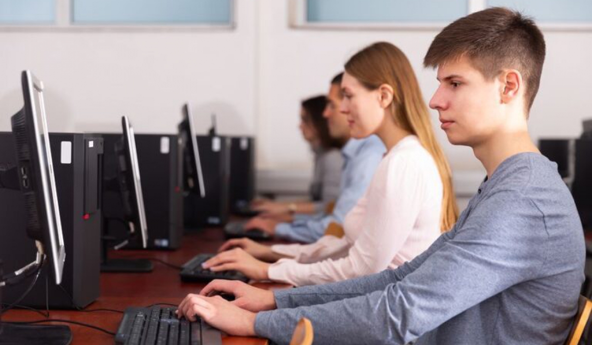 Т-Банк Образование запускает бесплатный курс по информатике для школьников