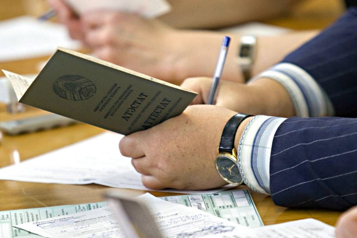 Когда подавать документы в вуз в 2025 году