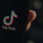 Теории заговора на TikTok: фейковые новости для подростков