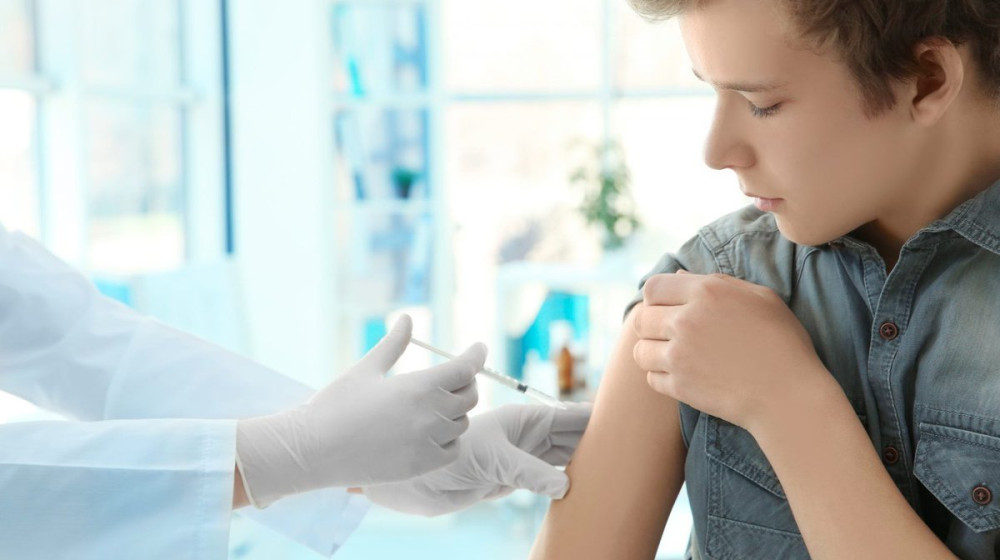 Почему дети покупают фальшивые справки о COVID-вакцинации