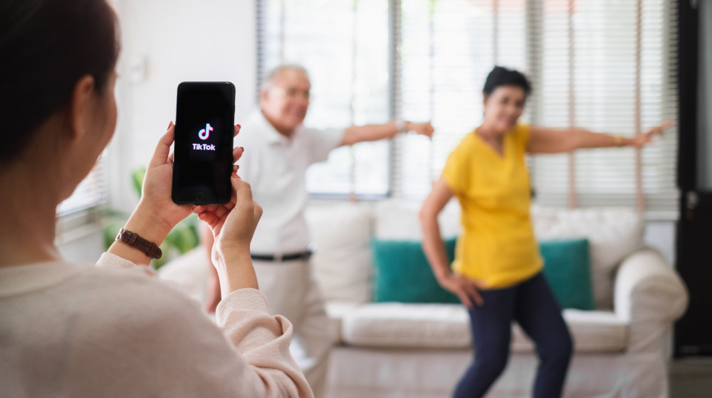 Дети и доверие: как TikTok подводит под удар личную безопасность