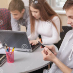Почему подростки выбирают публичные Wi-Fi для учебы