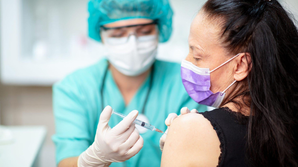 Обсуждая фейки за ужином